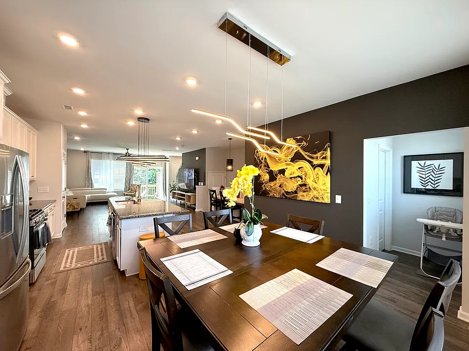 1251 Commack Dr