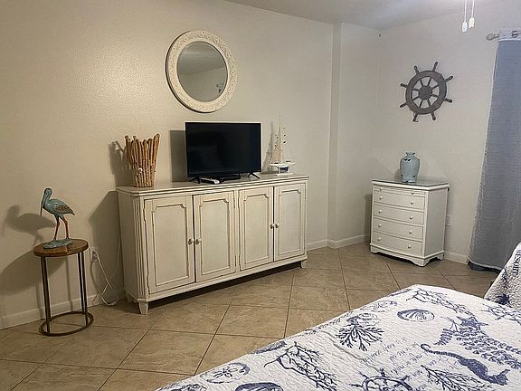 5th image of 554 Coral Ct Unit 110