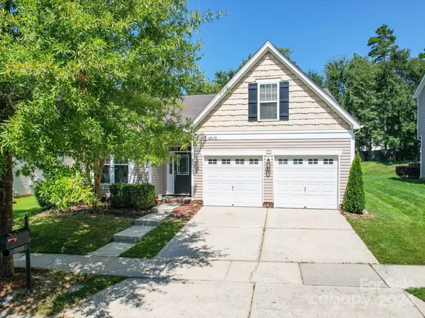 2211 Winding River Dr, Charlotte, NC 28214
