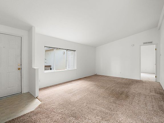 4th image of 1015 SE Valleywood Pl