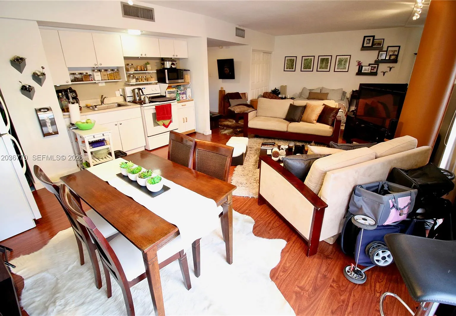 King Cole Condo — Photo 1