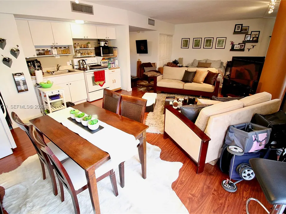 900 Bay Dr #215