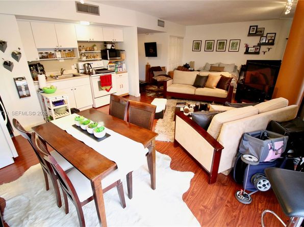 900 Bay Dr APT 215