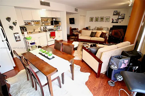 900 Bay Dr Photo 1