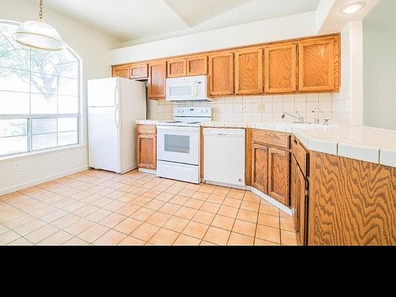 5th image of 334 Stonewood Dr