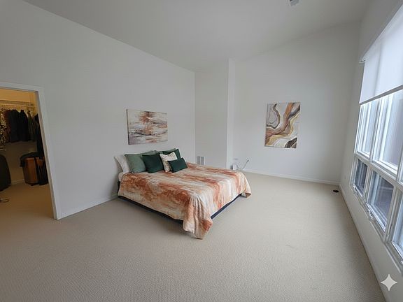 3rd image of 4110 N Lincoln Ave Unit 310