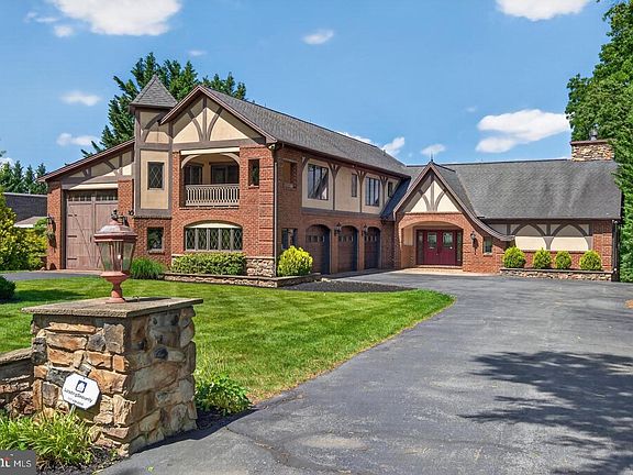 4th image of 85 Greenwood Cir
