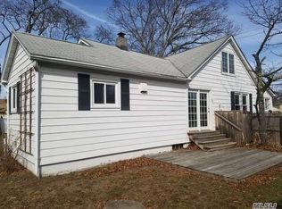 22 N Prospect Ave, Patchogue, NY 11772