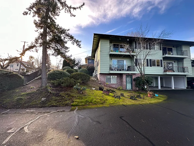 319 NE 62nd Ave — Photo 6