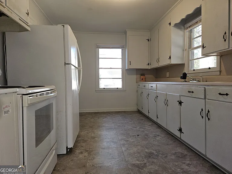 344 E Main St — Photo 4