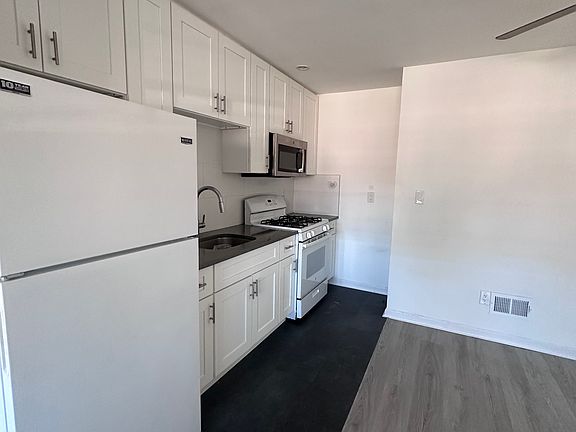 4th image of 253 Robinson Ave #3