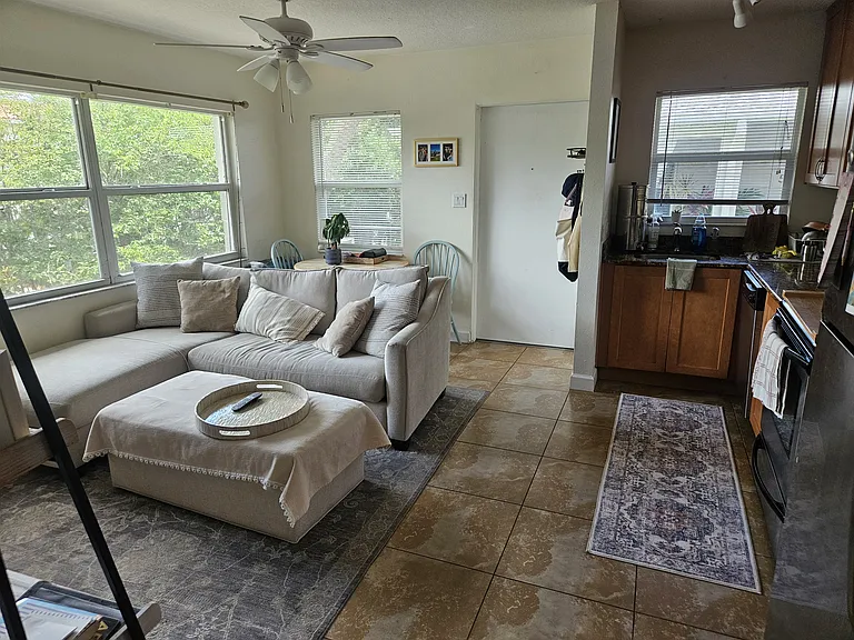220 6th Ave N #6 — Photo 9