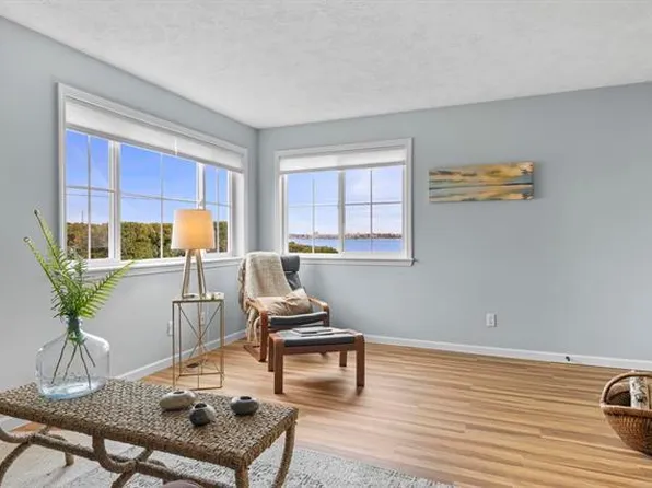 13766 S West Bay Shore Dr Unit 101, Traverse City, MI 49684