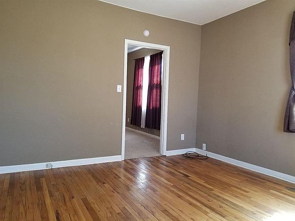 5th image of 903 N Mulberry St