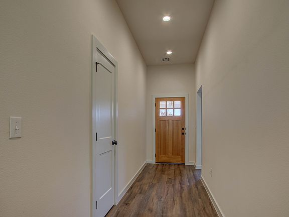 4th image of 916 N Brown St