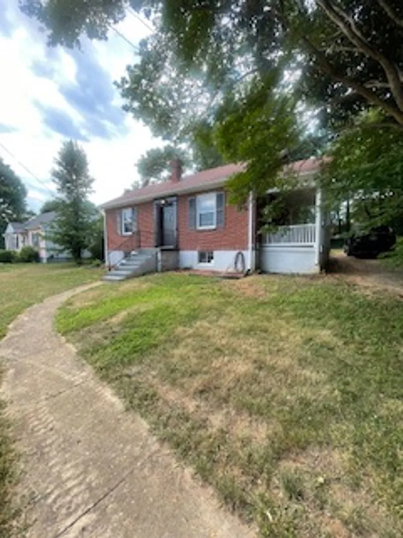 Cheery 3 Bedroom Home in a Convenient Lynchburg Location — Photo 4