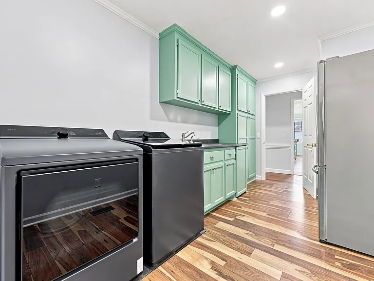 253 Lakeview Dr — Photo 37