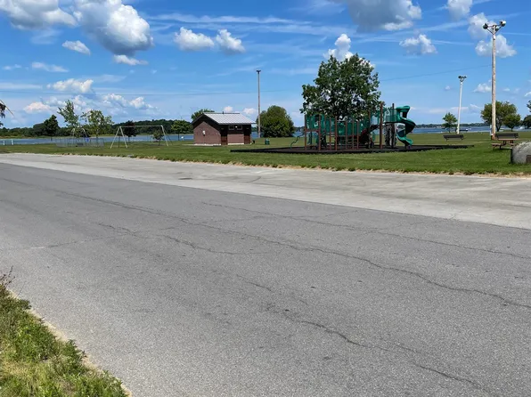 192 Pine St, Waddington, NY 13694