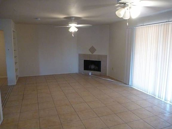 Living room w/fireplace
