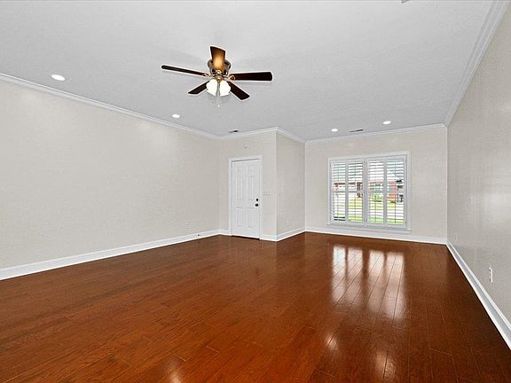 4th image of 1004 Brookridge Ln SE