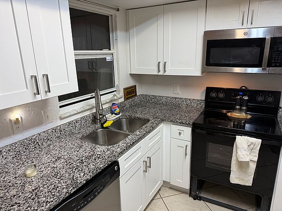4th image of 208 Debby Ct #B