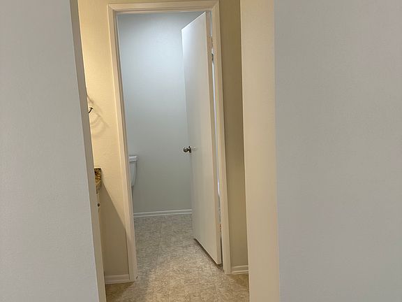 3rd image of 505 Arundell Cir #505