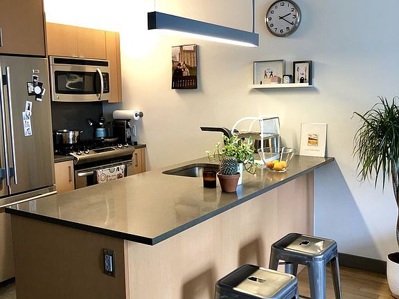 5th image of 8 Spruce St APT 21N
