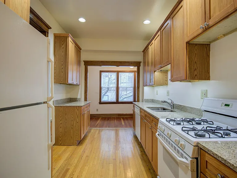 845 W Sheridan Rd #3 — Photo 5