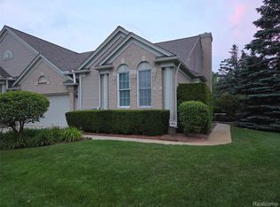 5101 Belmonte Dr, Rochester, MI 48306