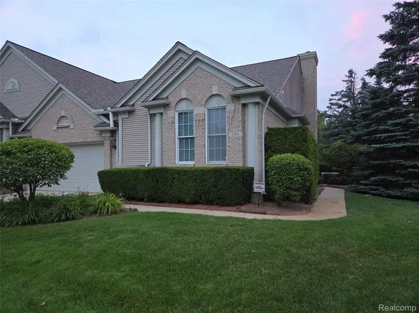 5101 Belmonte Dr, Rochester, MI 48306