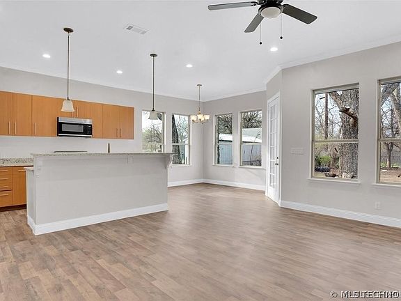 3rd image of 429 3rd Ave SE