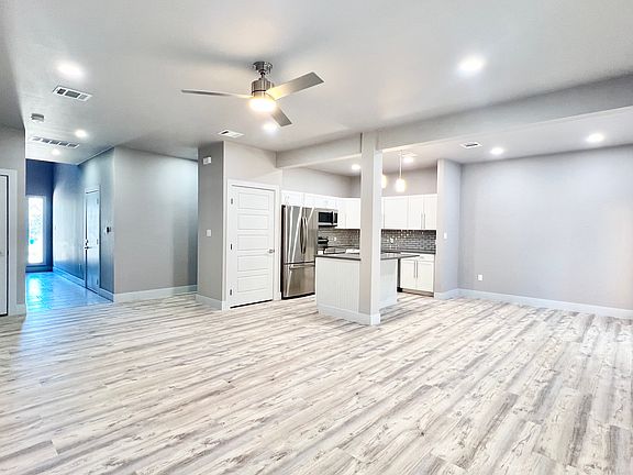 4th image of 24700 Whitney Dr #A