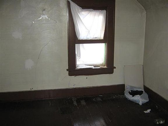 4th image of 310 Beechwood Dr