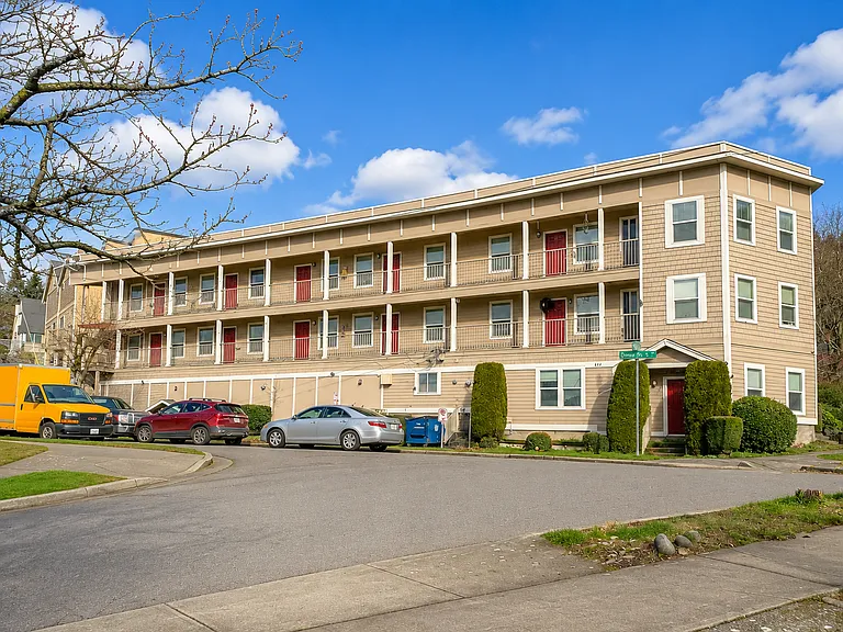 Davis Place Apartments — Photo 21