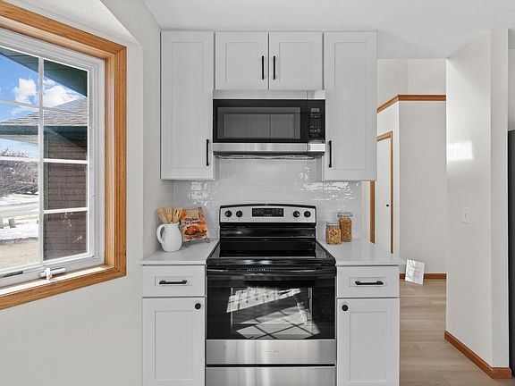 5th image of 10593 Able St NE