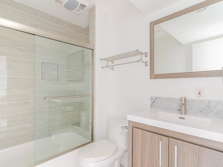 5820 Yolanda Ave #5 — Photo 12