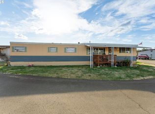 211 Berry Loop Ln, Roseburg, OR 97471