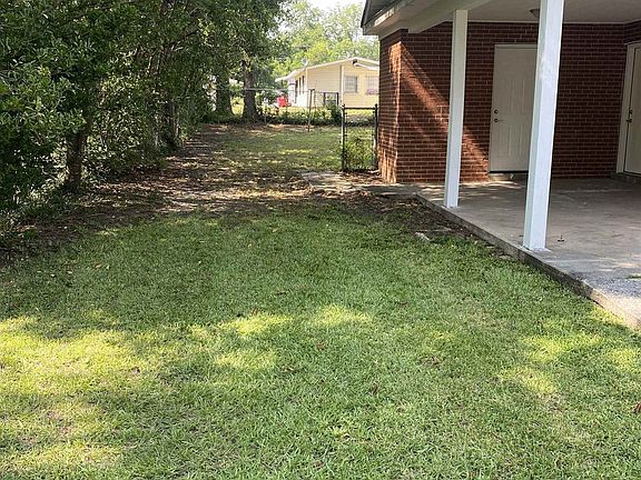 4th image of 2441 Thrasher Ave