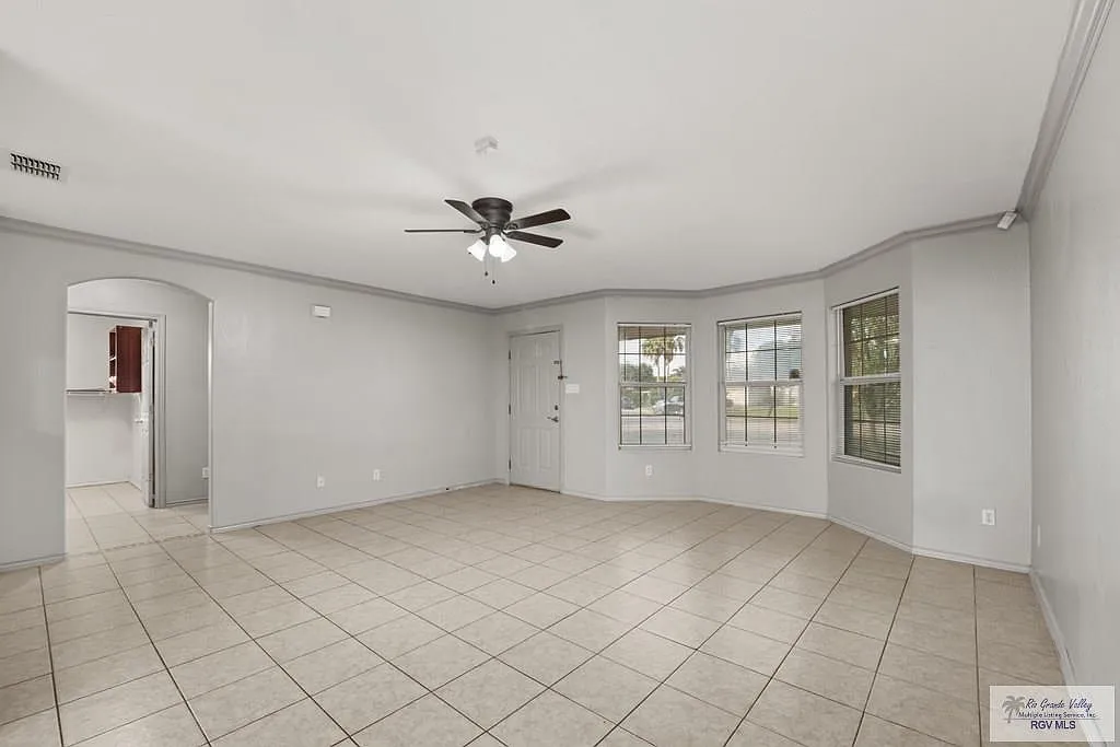 3 bed, 2.0 bath, 1457 sqft, $1,800 — Photo 2