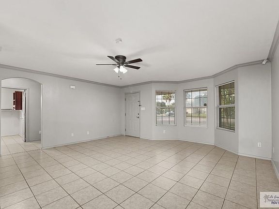 2nd image of 2824 Parkview Ln