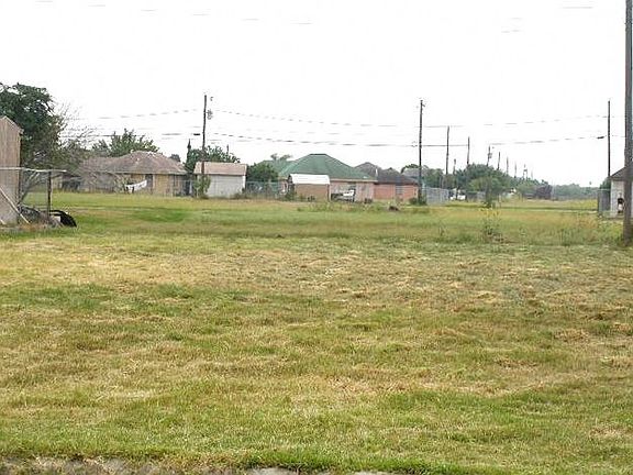 2nd image of 617 W Albatross Ave