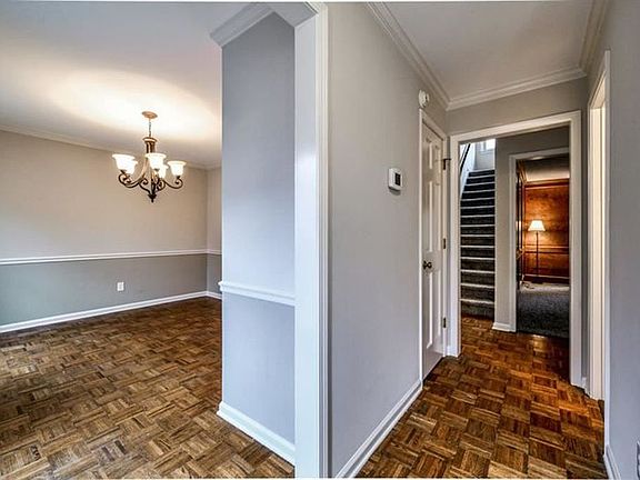 3rd image of 2502 Meadowglen Trl