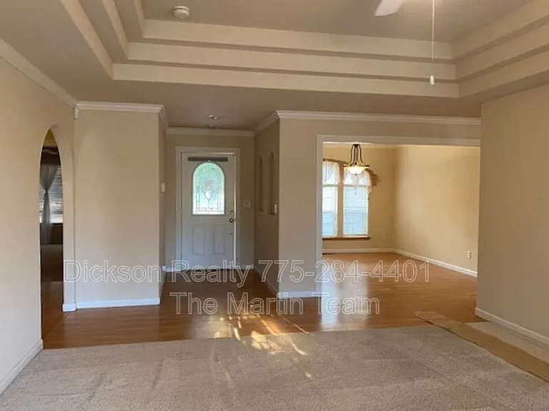 752 Divot Dr — Photo 2