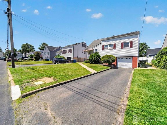3rd image of 27 Concannon Dr