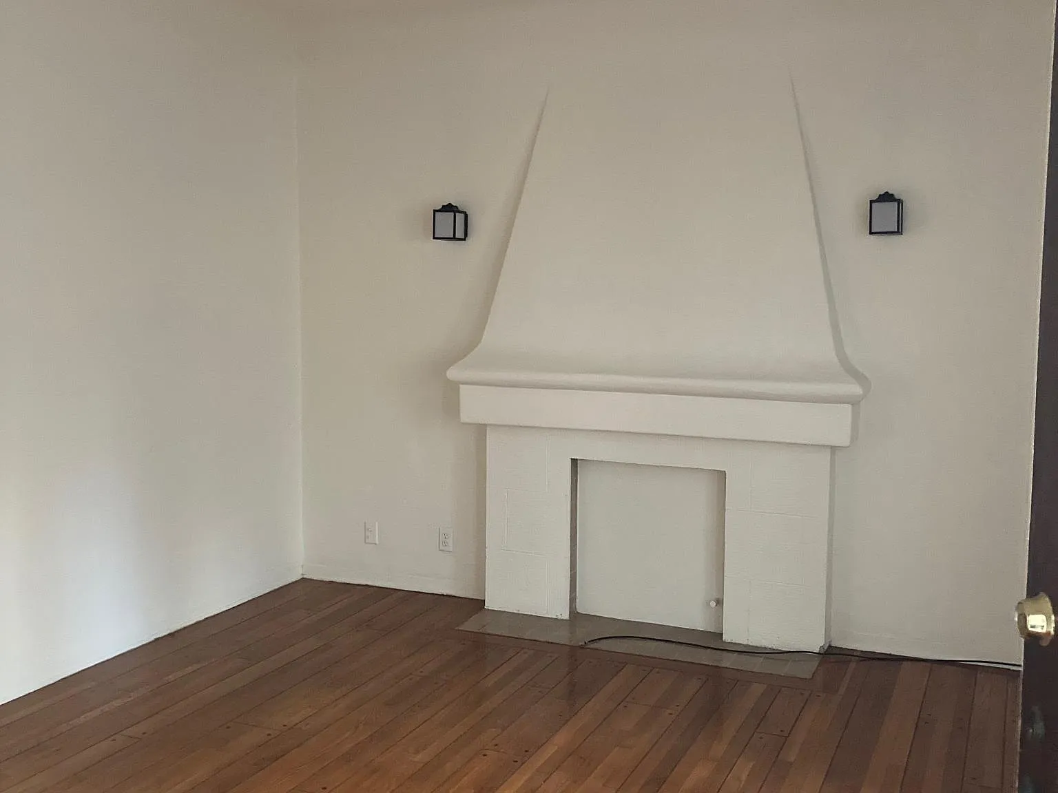 1032 S Orange Grove Ave — Photo 3