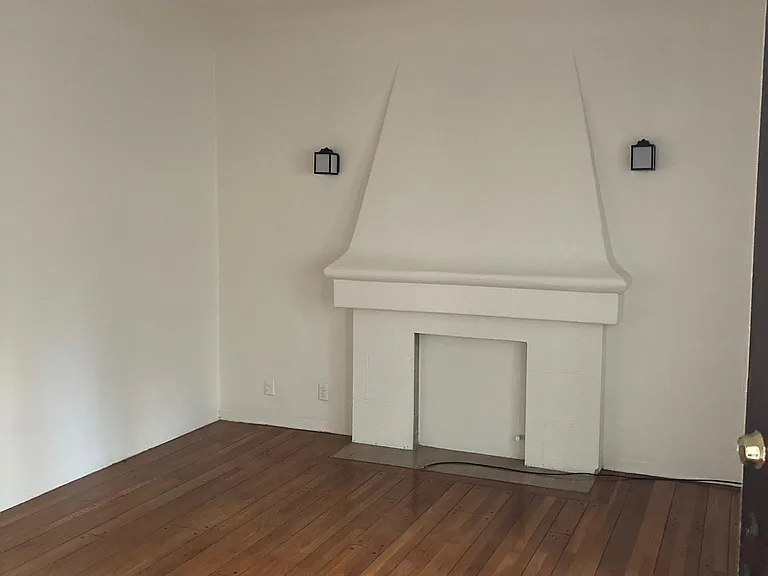 1032 S Orange Grove Ave #5 — Photo 3