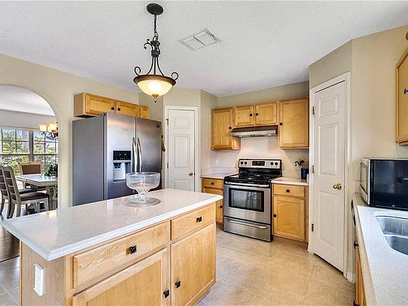 2nd image of 4748 Willamette Cir