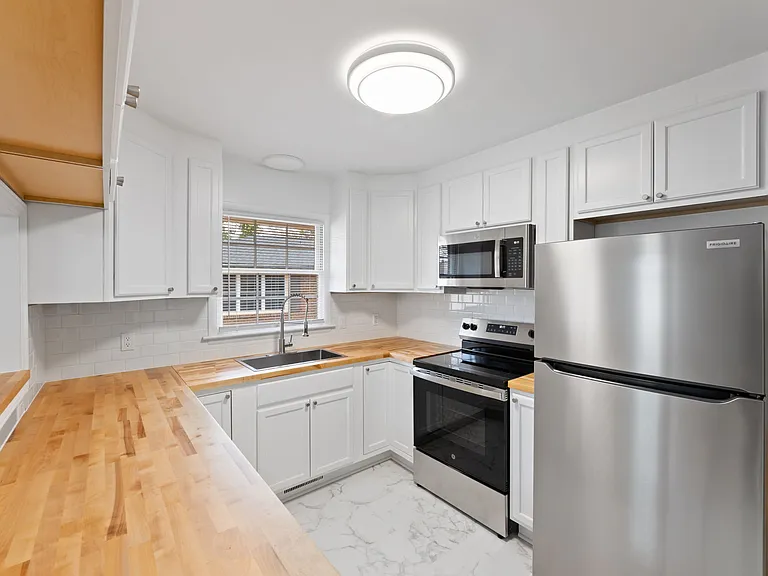 513 Bart St — Photo 13