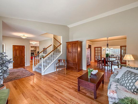 4th image of 1183 Twin Peaks Cir