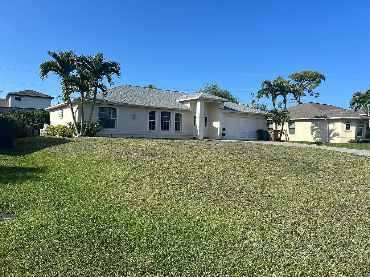 Building Photo - 1816 SW 38th Ter